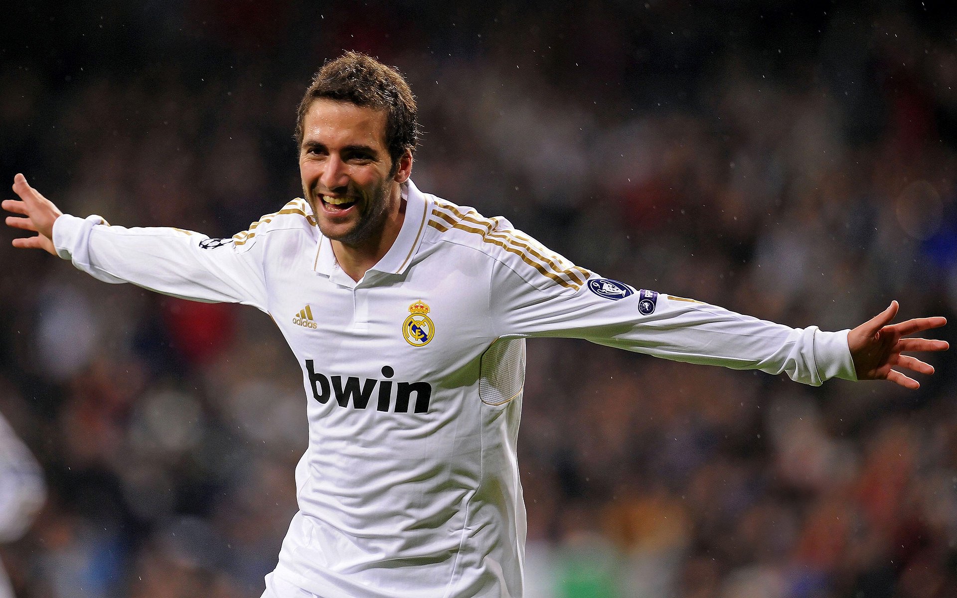 _湖人疯狂反扑！詹姆斯绝杀瞬间点燃全场_，詹姆斯湖人经典比赛